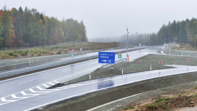První českou privátní dálnici mají ohlídat firmy z Francie a Švýcarska